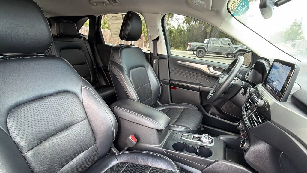 Certified 2022 Ford Escape Titanium FWD image 36