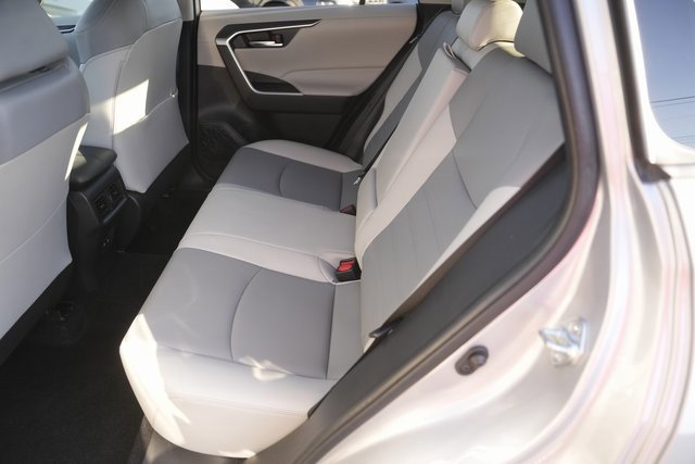 Used 2020 Toyota RAV4 XLE Premium image 13