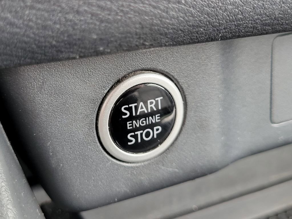 Used 2023 Nissan Rogue SV image 34