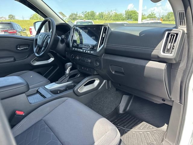 Used 2025 Nissan Frontier SV image 12