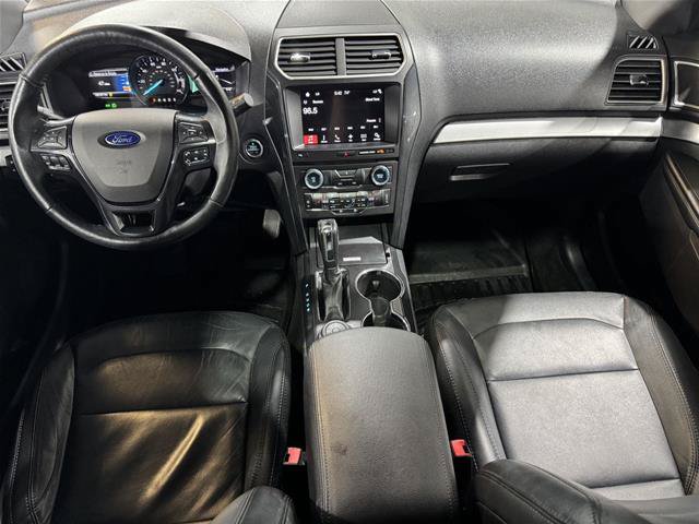 Certified 2017 Ford Explorer XLT w/ Equipment Group 202A AWD/4WD image 19