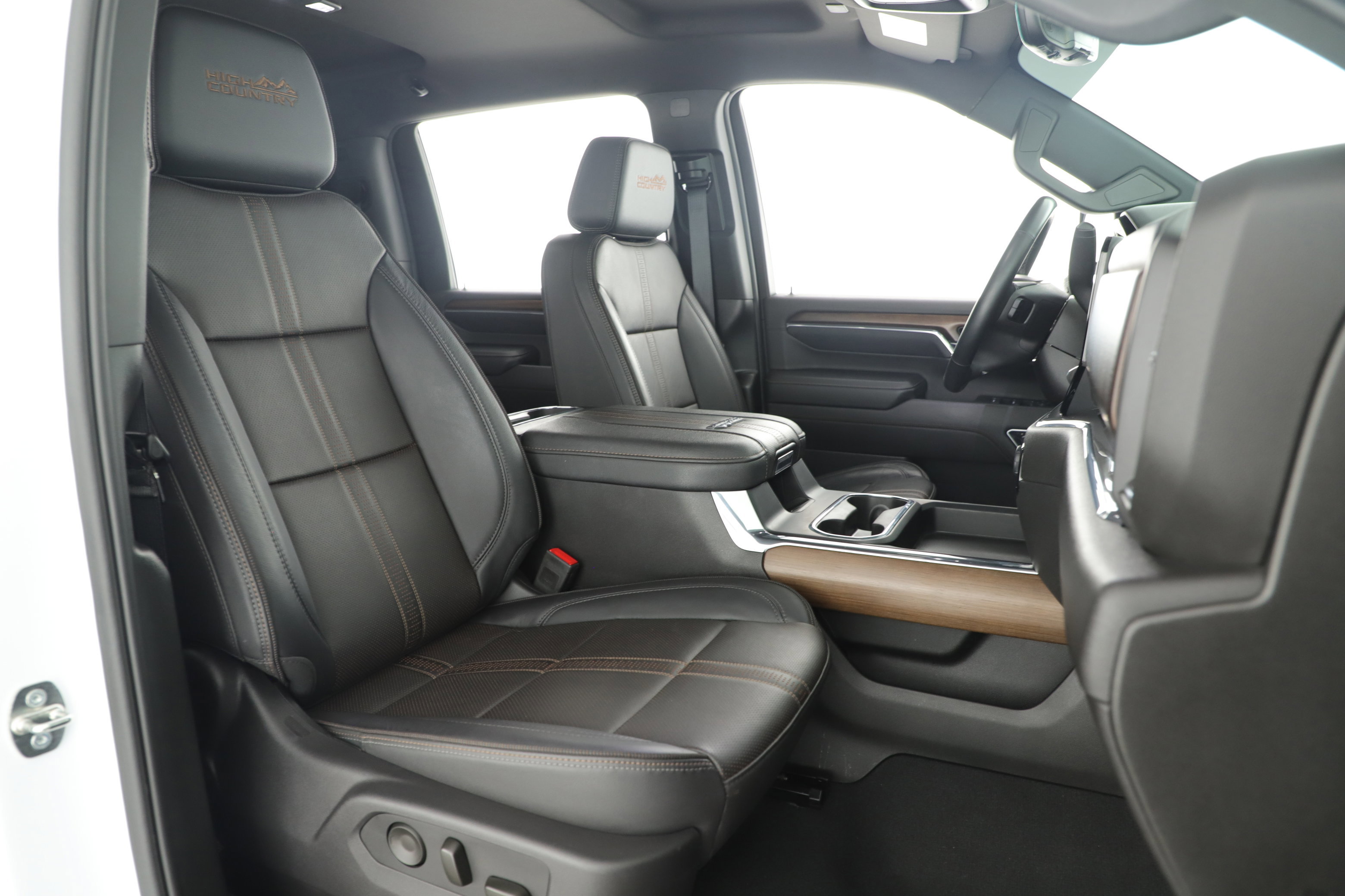 Used 2024 Chevrolet Silverado 3500 High Country w/ Technology Package image 24