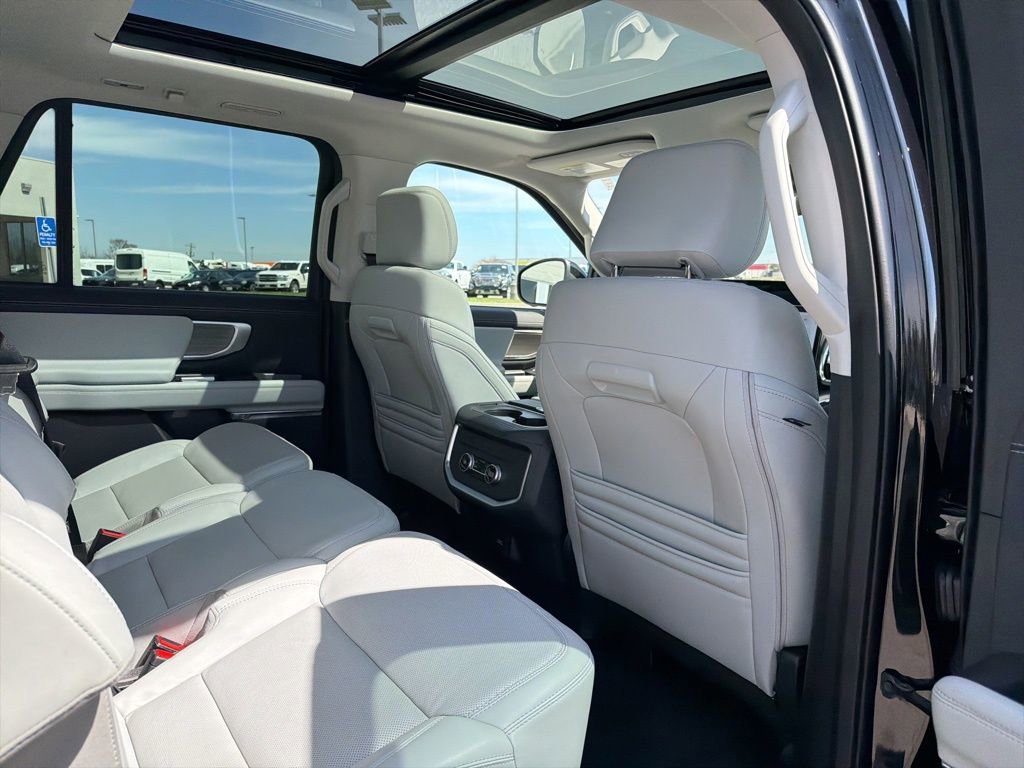 Certified 2025 Ford Expedition Max Platinum image 21