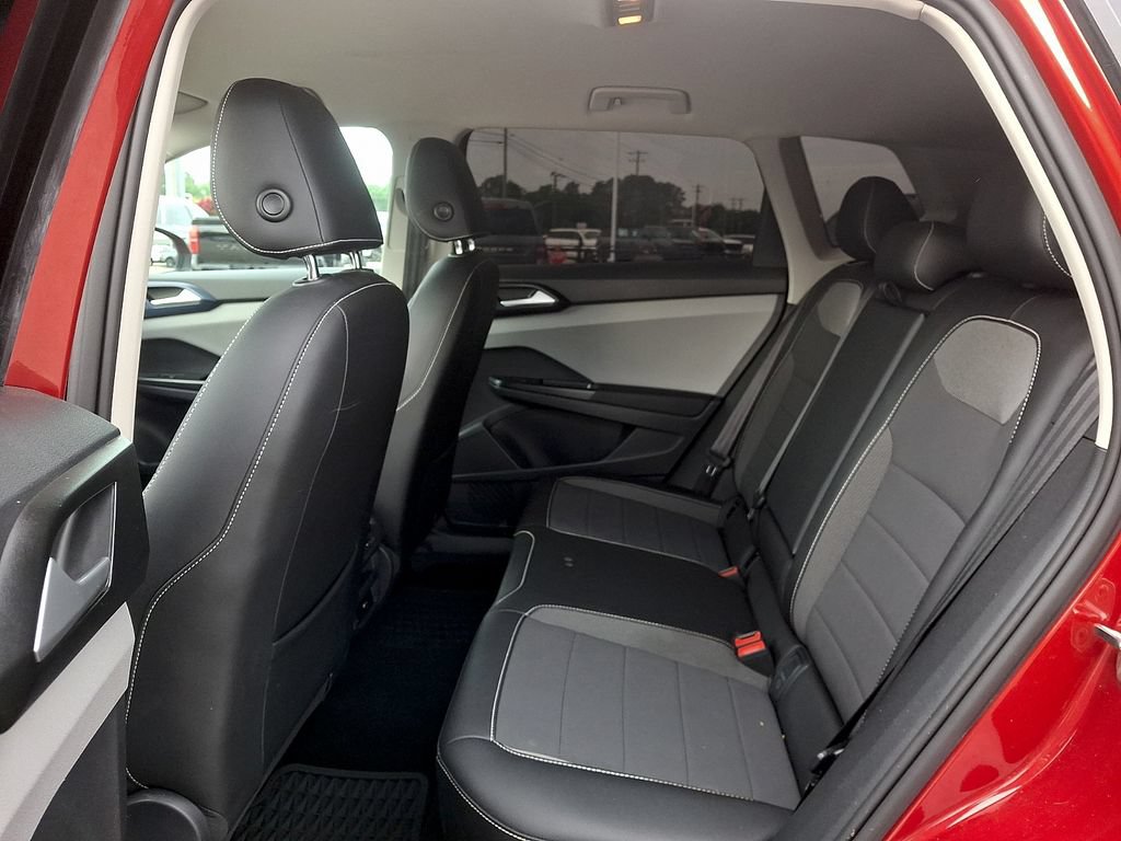Used 2022 Volkswagen Taos SE FWD image 11