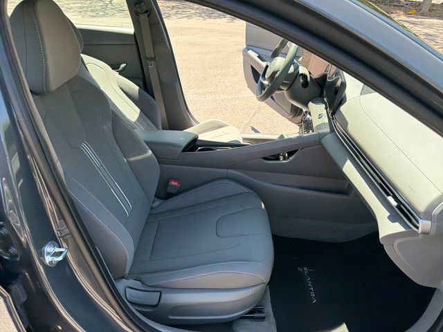 Used 2023 Hyundai Elantra SEL w/ Convenience Package FWD image 22