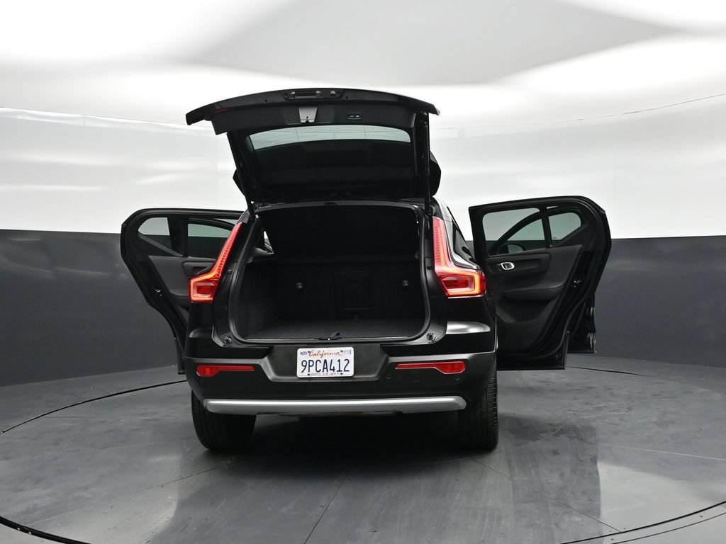 Used 2025 Volvo XC40 B5 Plus AWD/4WD image 35