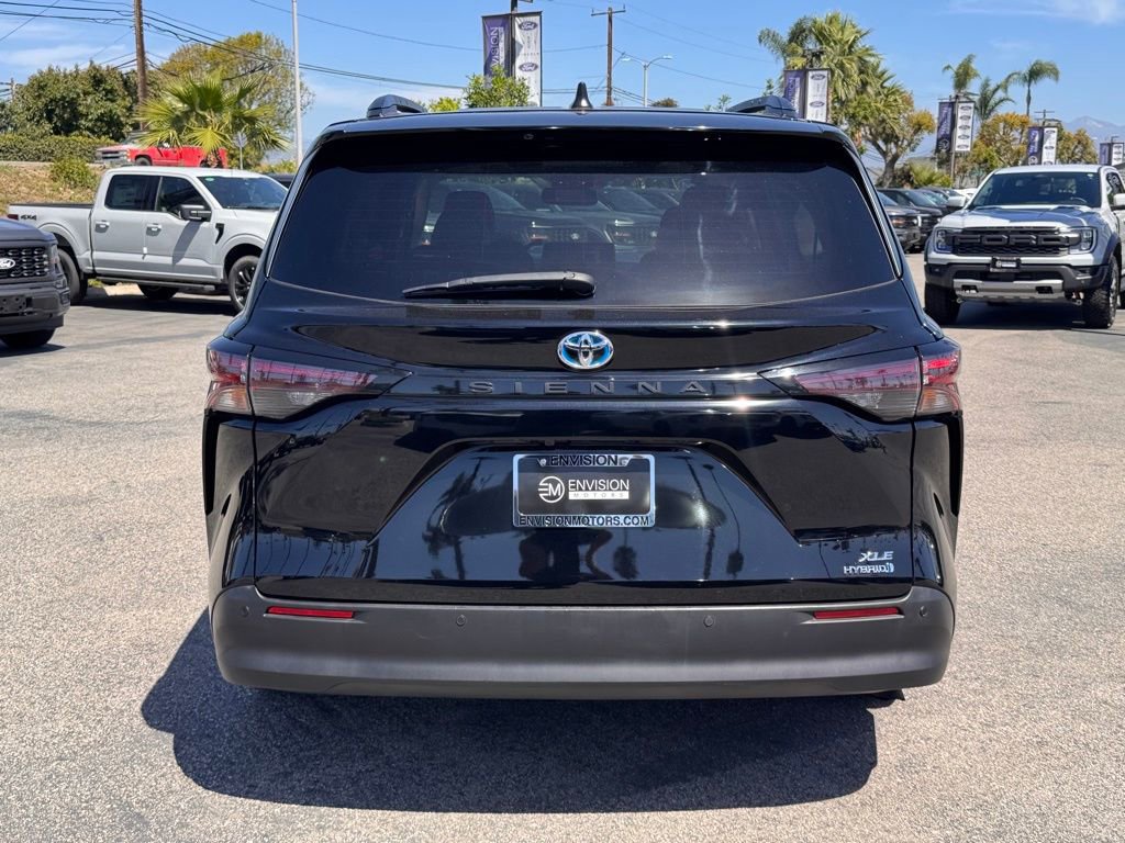 Used 2024 Toyota Sienna XLE image 11