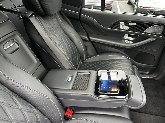 Used 2024 Mercedes-Benz Maybach GLS 600 4MATIC image 41