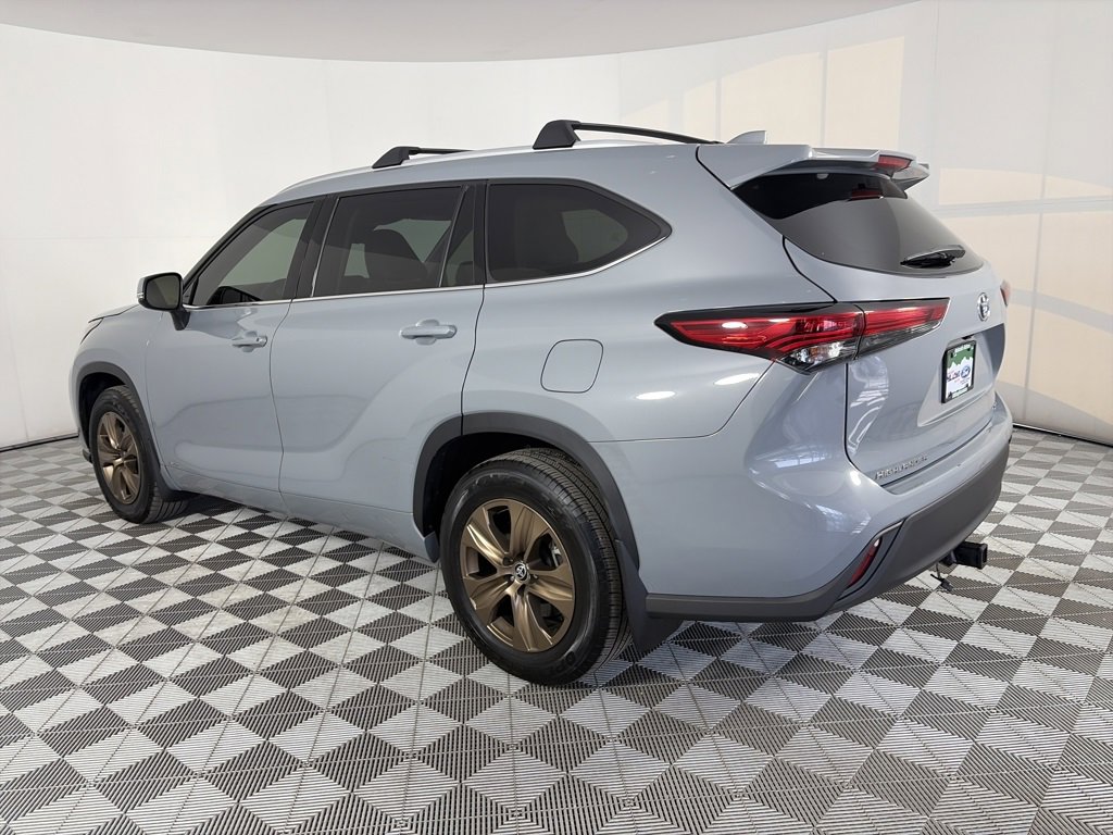 Used 2022 Toyota Highlander Bronze Edition image 5