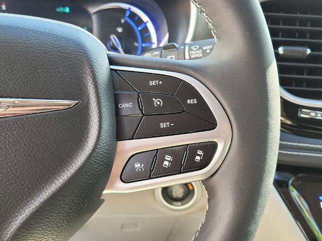 Used 2022 Chrysler Pacifica Touring-L FWD image 25