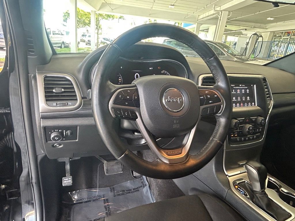 Used 2019 Jeep Grand Cherokee Laredo image 32