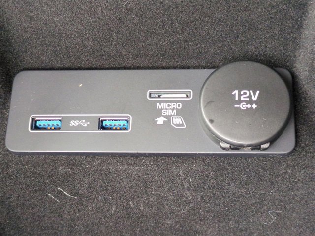 Used 2020 Jaguar E-PACE SE image 23