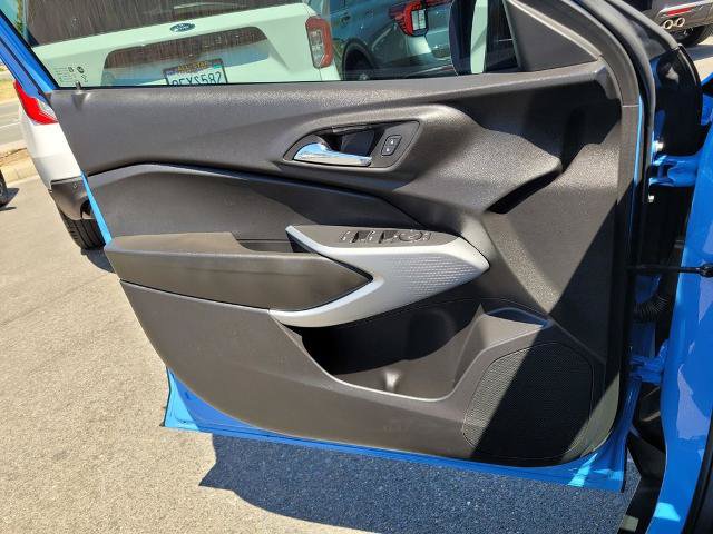 Used 2024 Chevrolet Trax RS w/ Sunroof Package FWD image 27