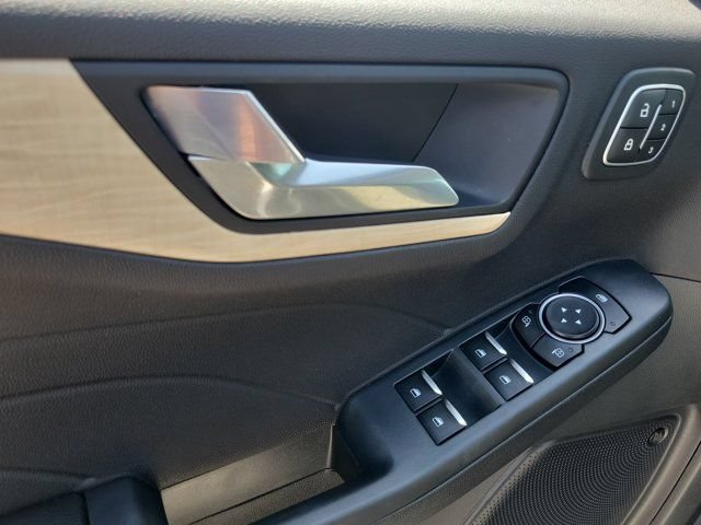 Certified 2022 Ford Escape Titanium w/ Titanium Premium Package FWD image 24