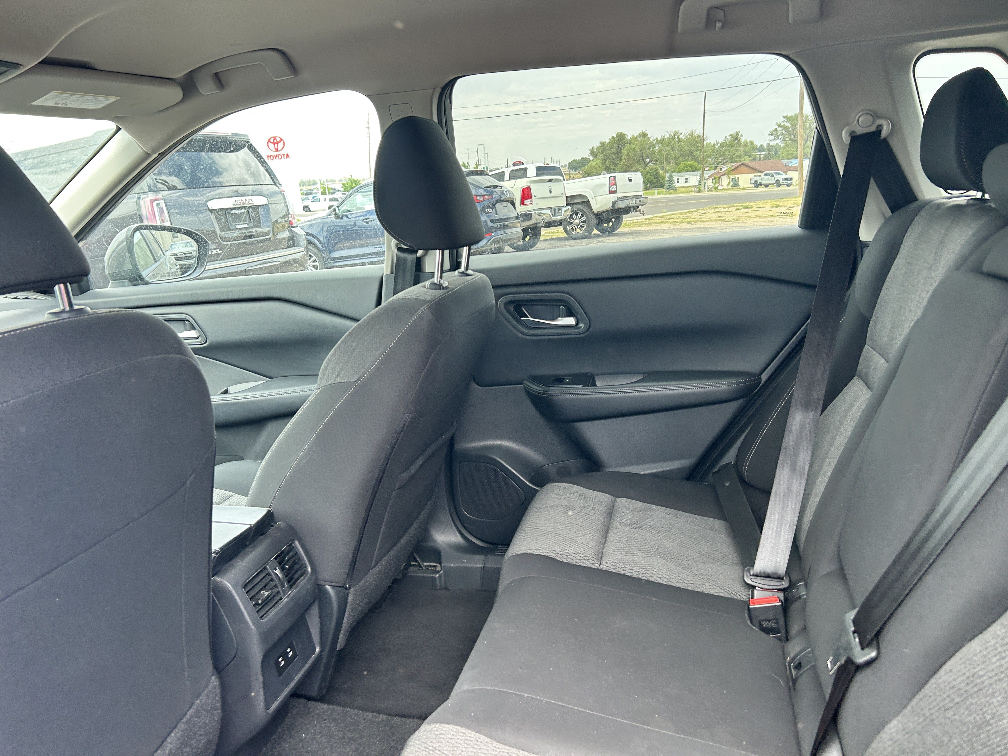 Used 2025 Nissan Rogue SV AWD/4WD image 11