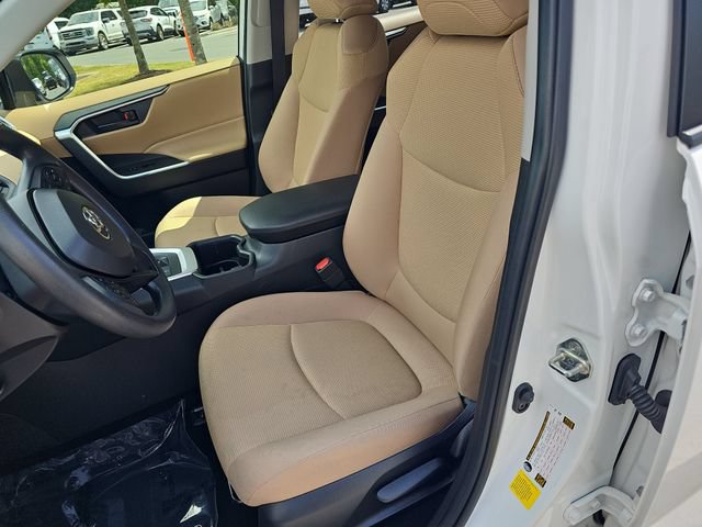 Used 2025 Toyota RAV4 LE AWD/4WD image 15