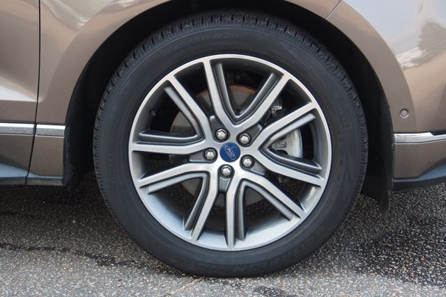 Certified 2019 Ford Edge Titanium w/ Equipment Group 301A AWD/4WD image 9