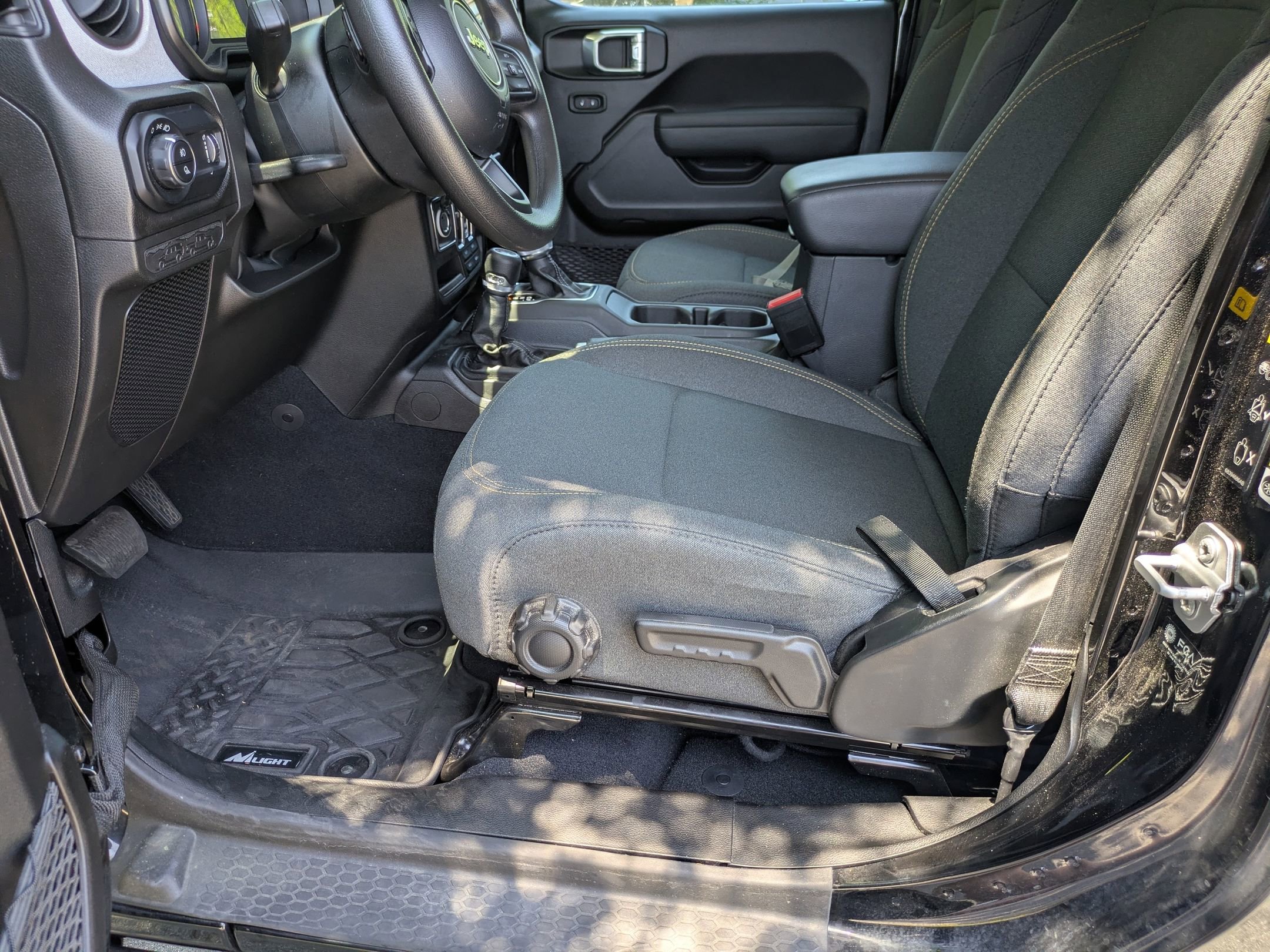 Used 2024 Jeep Gladiator Sport AWD/4WD image 11