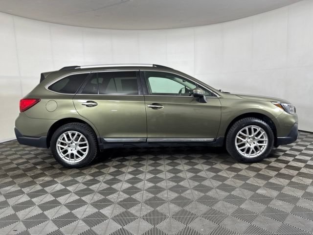 Used 2018 Subaru Outback 2.5i Touring AWD/4WD image 2