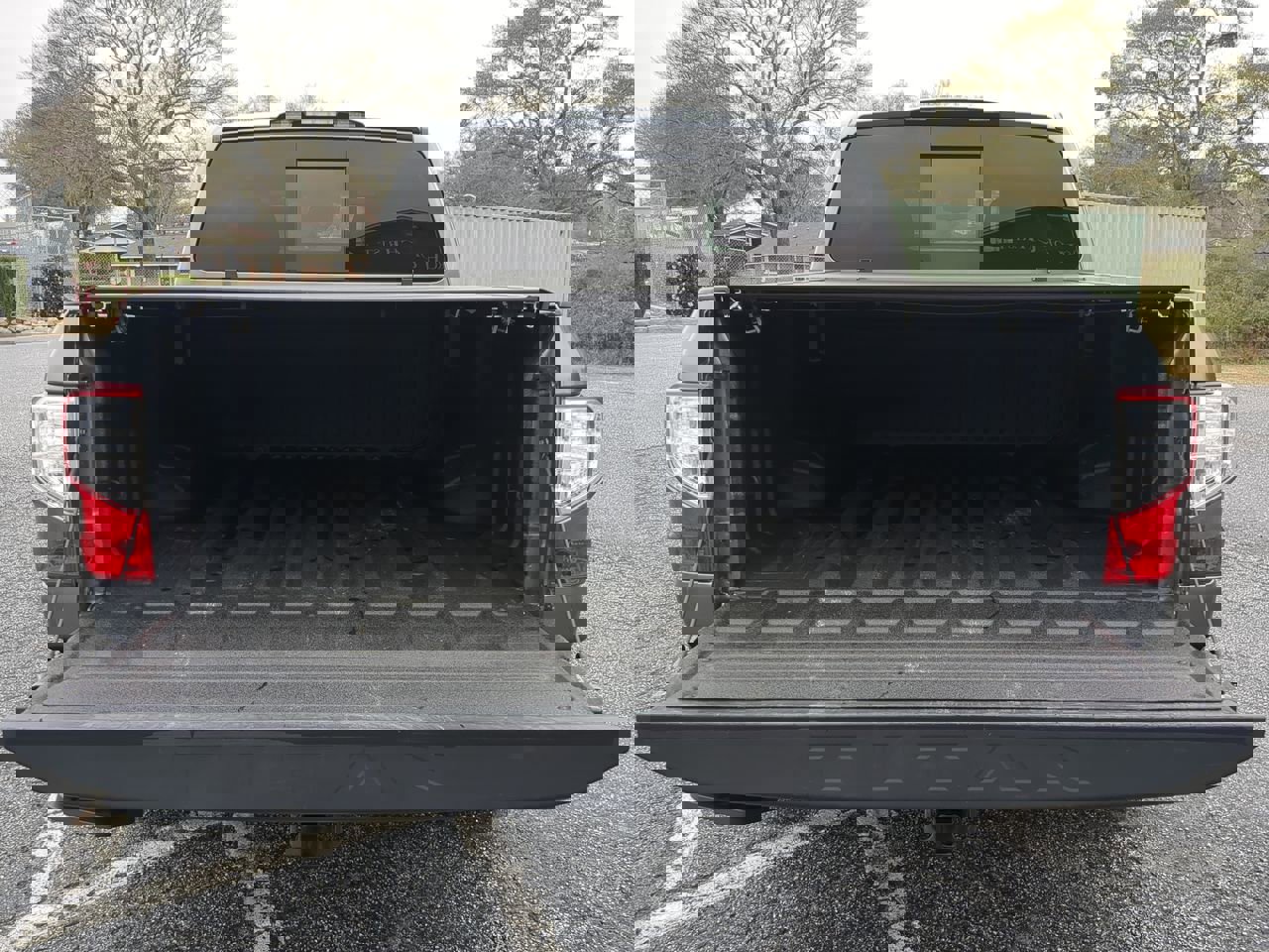 Used 2021 Nissan Titan SV w/ SV Convenience Package image 11