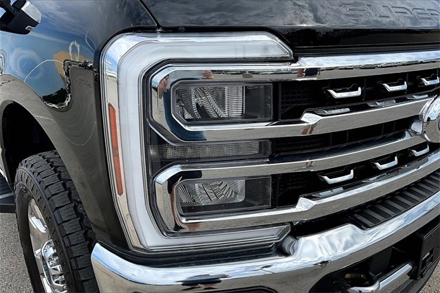 Certified 2024 Ford F250 Lariat w/ Chrome Package image 29