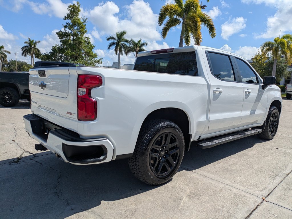 Used 2025 Chevrolet Silverado 1500 RST w/ Convenience Package II AWD/4WD image 4