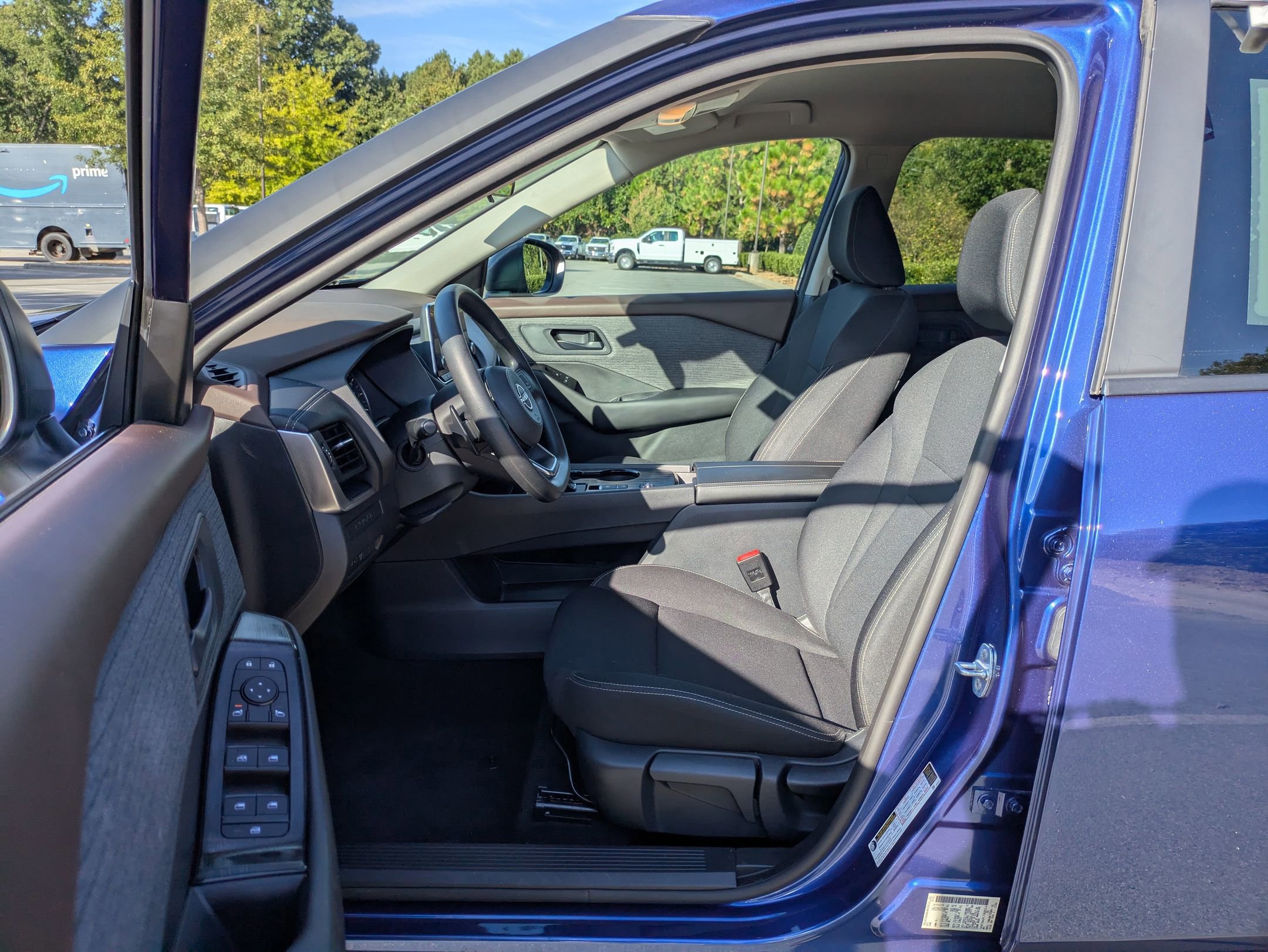 Used 2023 Nissan Rogue S image 12