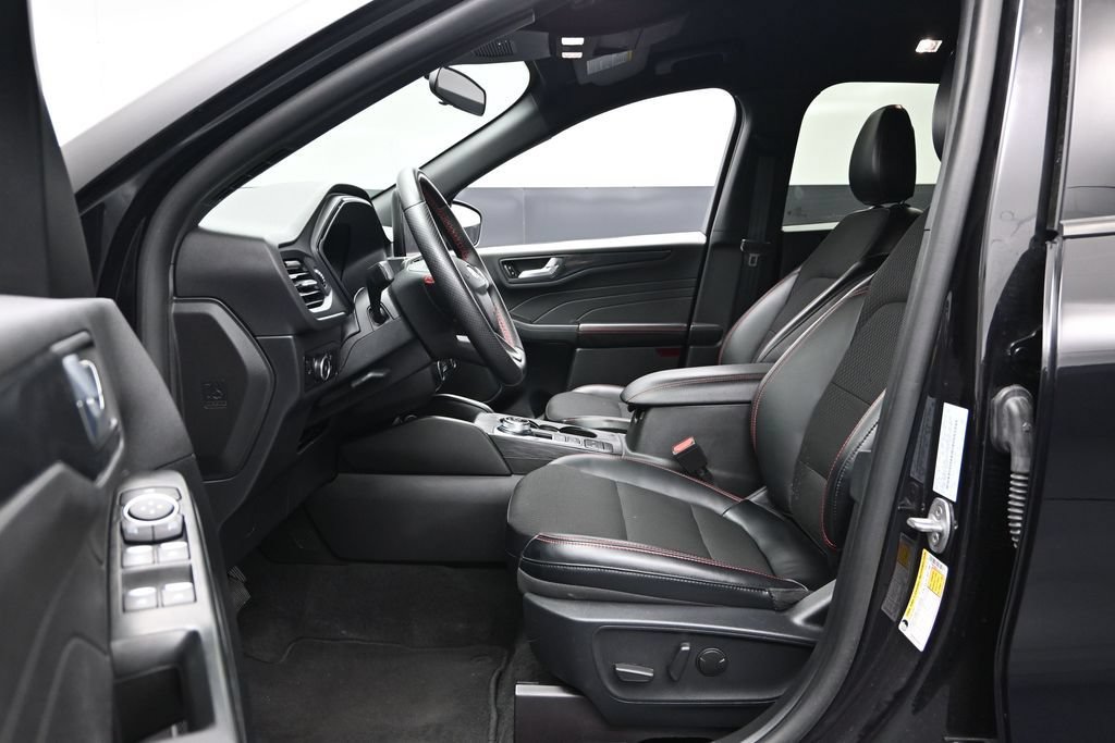 Certified 2025 Ford Escape ST-Line Select AWD/4WD image 15
