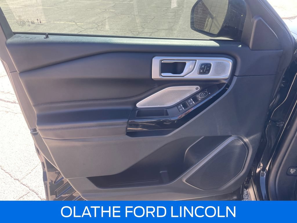 Certified 2023 Ford Explorer Platinum w/ Technology Package AWD/4WD image 14