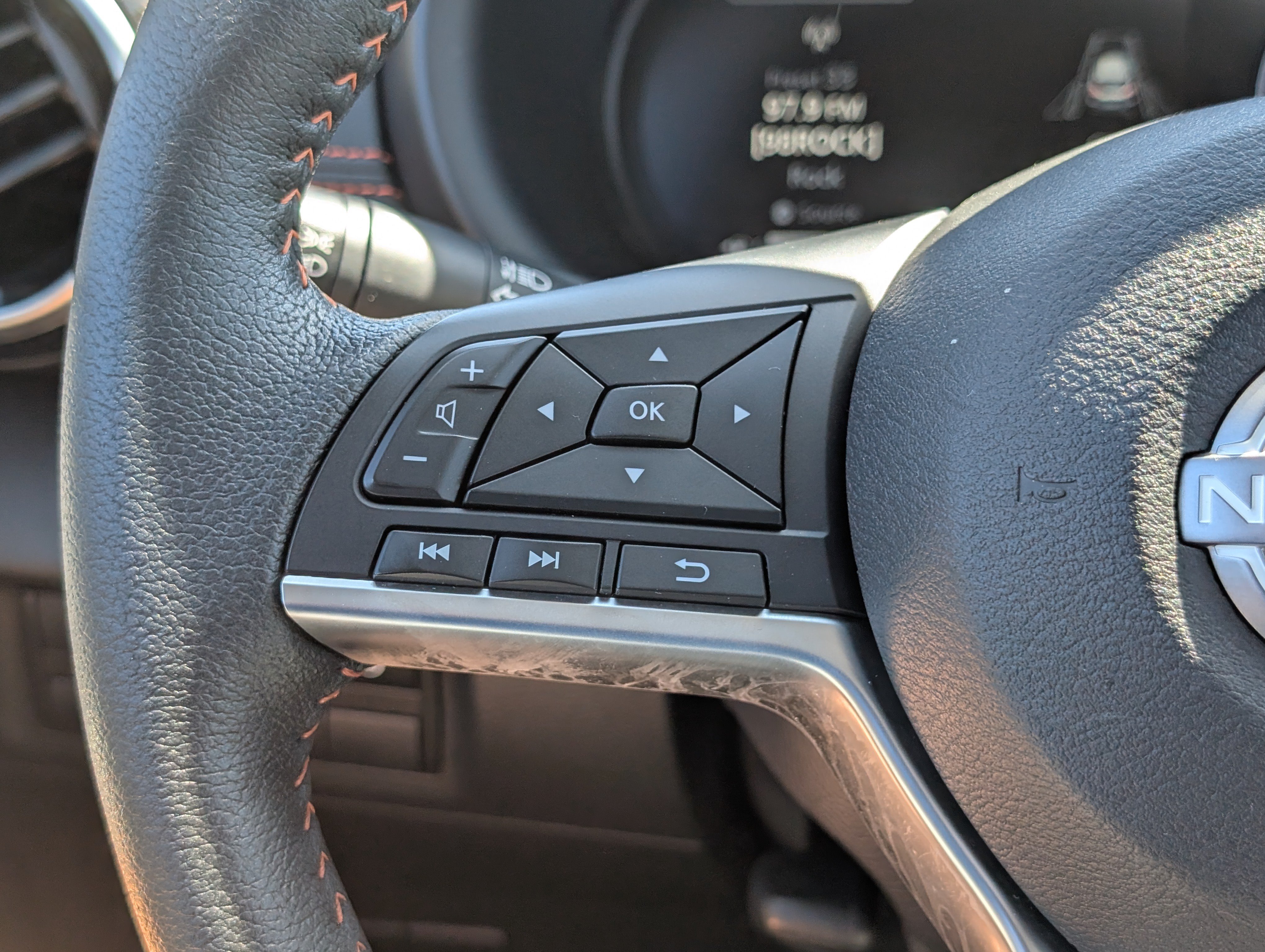 Used 2023 Nissan Kicks SR w/ SR Premium Package FWD image 19