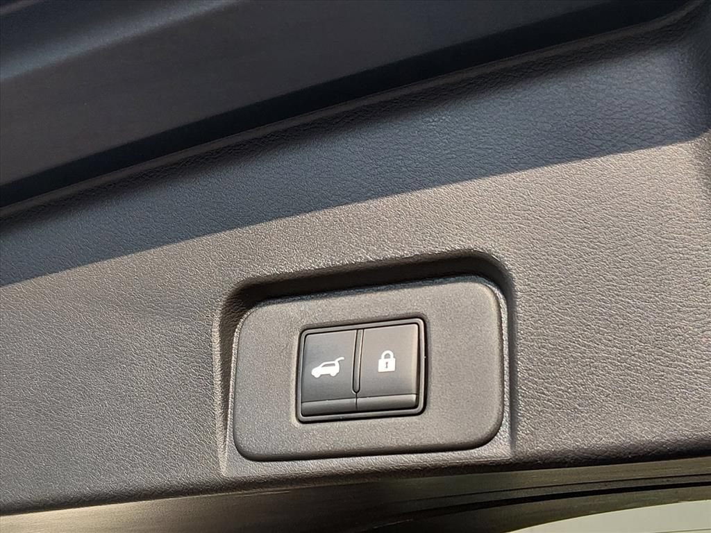 Used 2025 Nissan Rogue SV FWD image 15