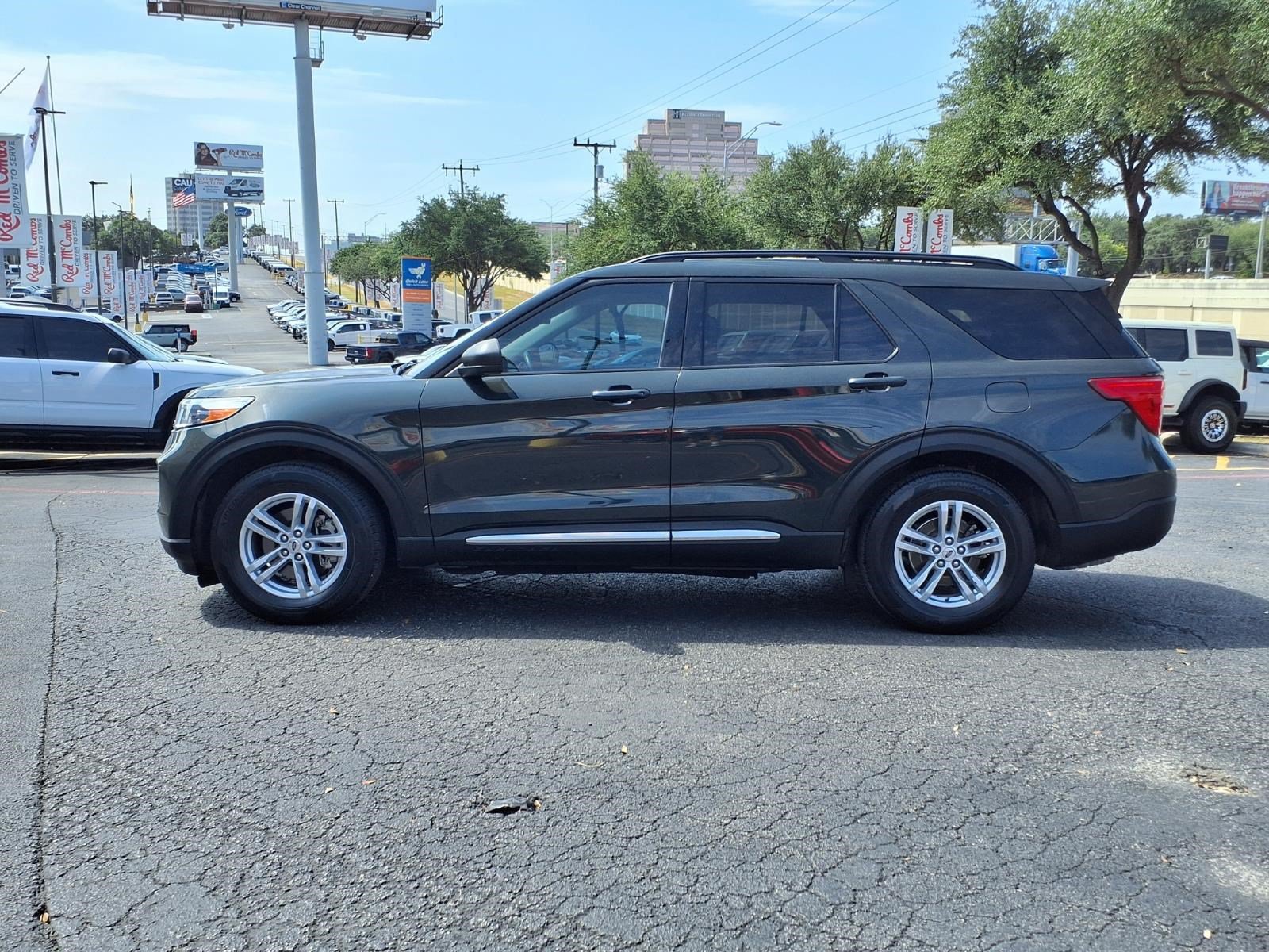 Certified 2023 Ford Explorer XLT RWD image 9