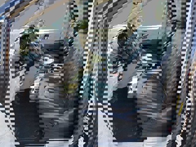 Used 2023 Chrysler Pacifica Touring-L image 9