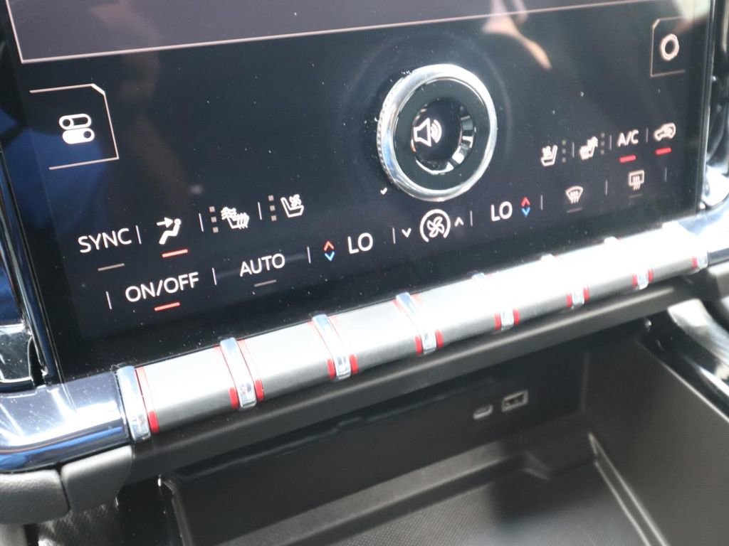 Used 2025 GMC Yukon AT4 AWD/4WD image 23