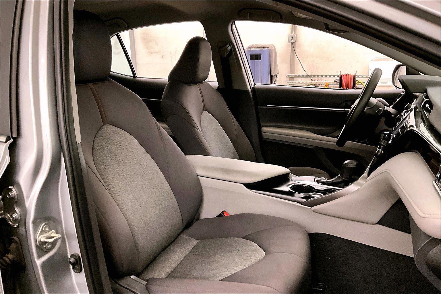 Used 2020 Toyota Camry LE image 7