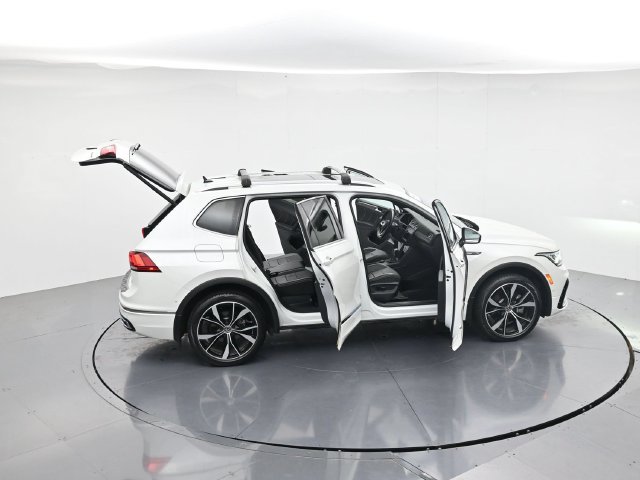 Used 2023 Volkswagen Tiguan SEL R-Line AWD/4WD image 42