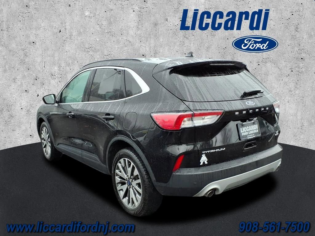 Certified 2022 Ford Escape Titanium image 4