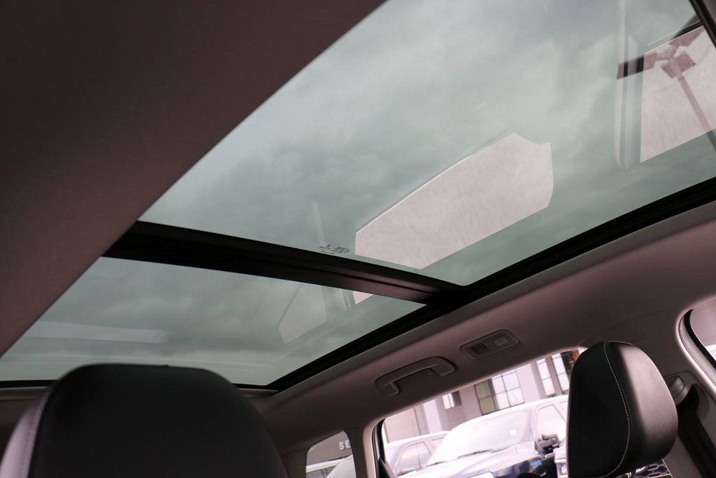 Used 2023 Volkswagen Taos SE w/ Panoramic Sunroof Package image 33