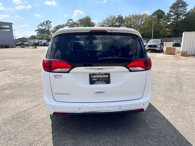 Used 2020 Chrysler Pacifica Touring-L FWD image 6