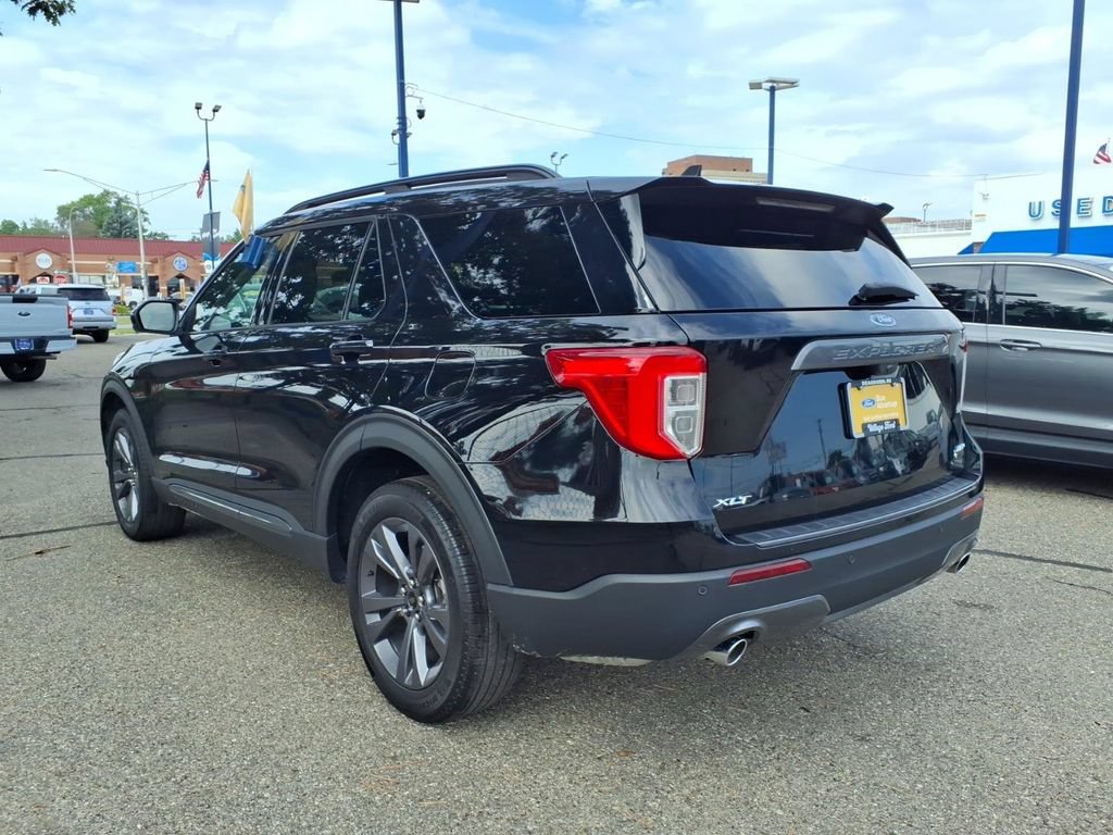 Certified 2024 Ford Explorer XLT w/ Equipment Group 202A AWD/4WD image 9