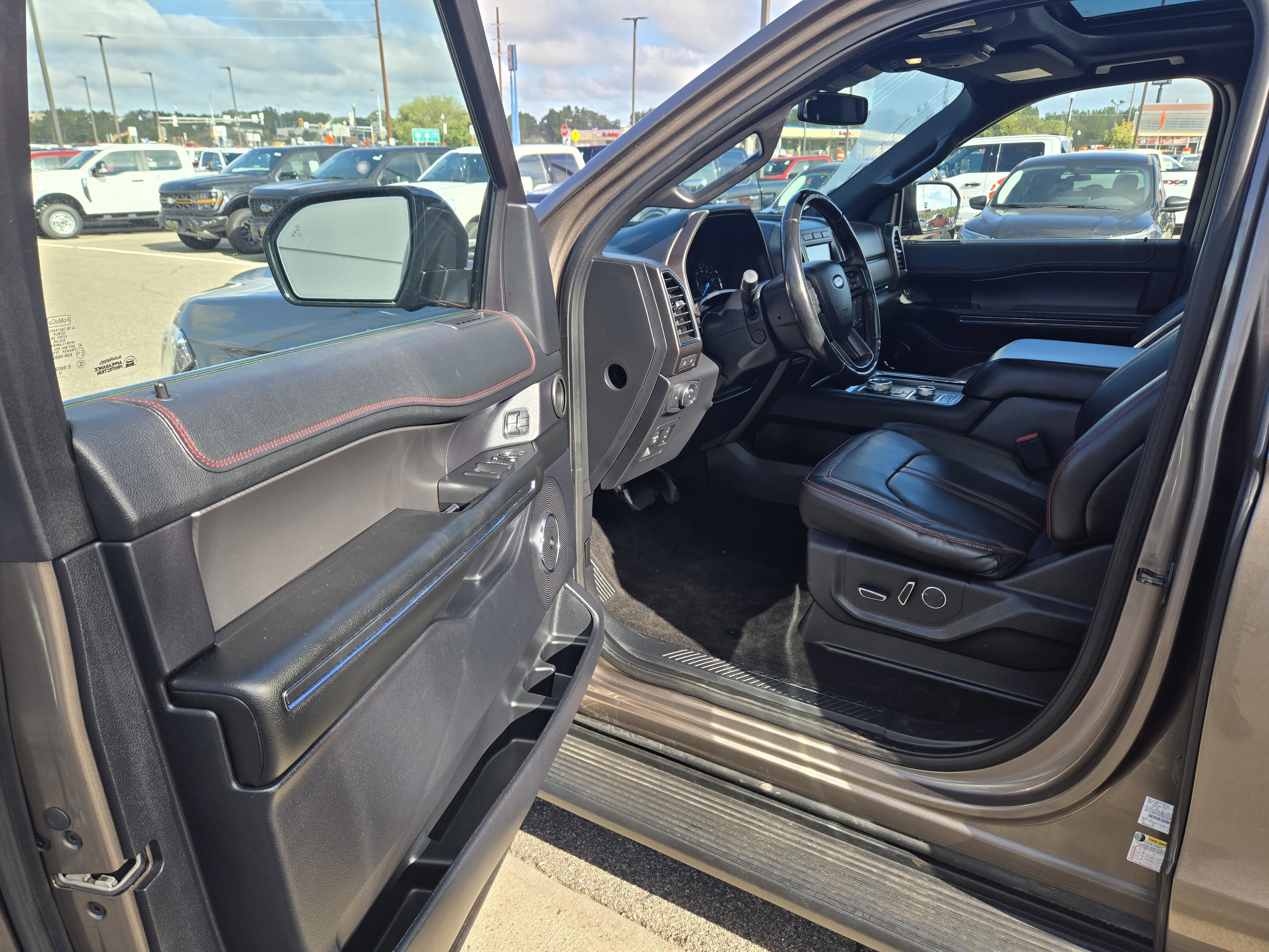 Certified 2019 Ford Expedition Limited w/ Equipment Group 303A image 14