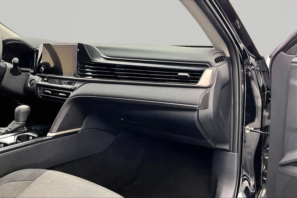 Used 2025 Toyota Camry LE FWD image 17