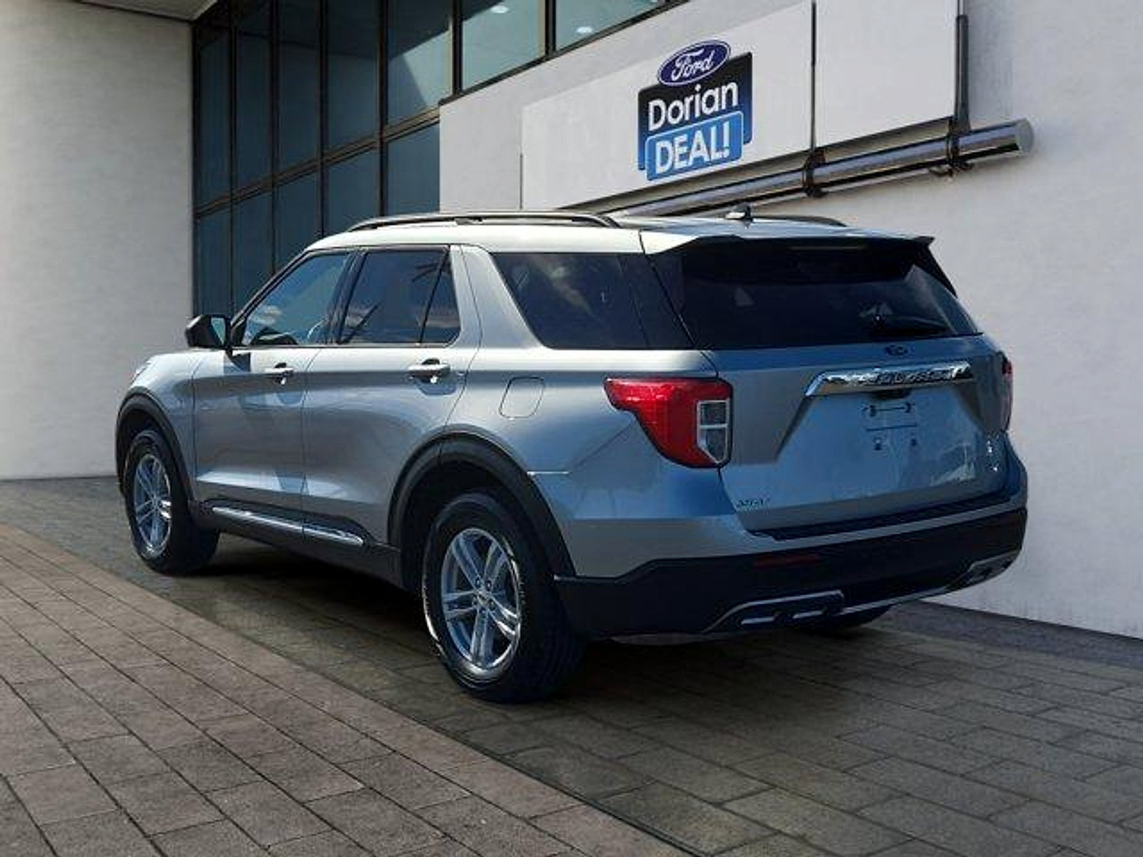 Certified 2023 Ford Explorer XLT w/ Equipment Group 202A AWD/4WD image 5
