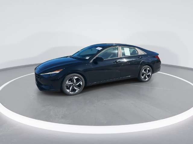 Used 2023 Hyundai Elantra SEL w/ Convenience Package FWD image 3