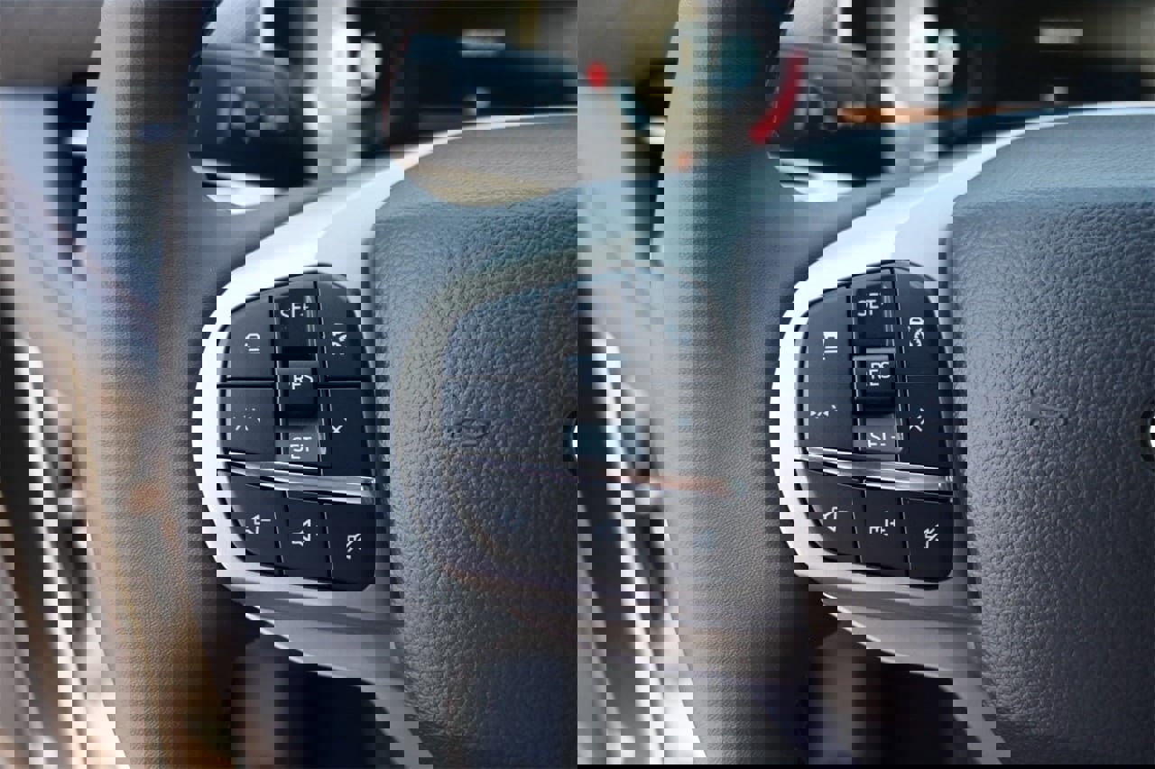 Certified 2025 Ford Explorer Active w/ Active Comfort Package image 36