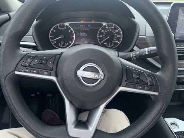 Used 2024 Nissan Altima 2.5 SV FWD image 15