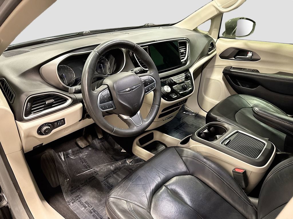 Used 2022 Chrysler Pacifica Touring-L FWD image 9