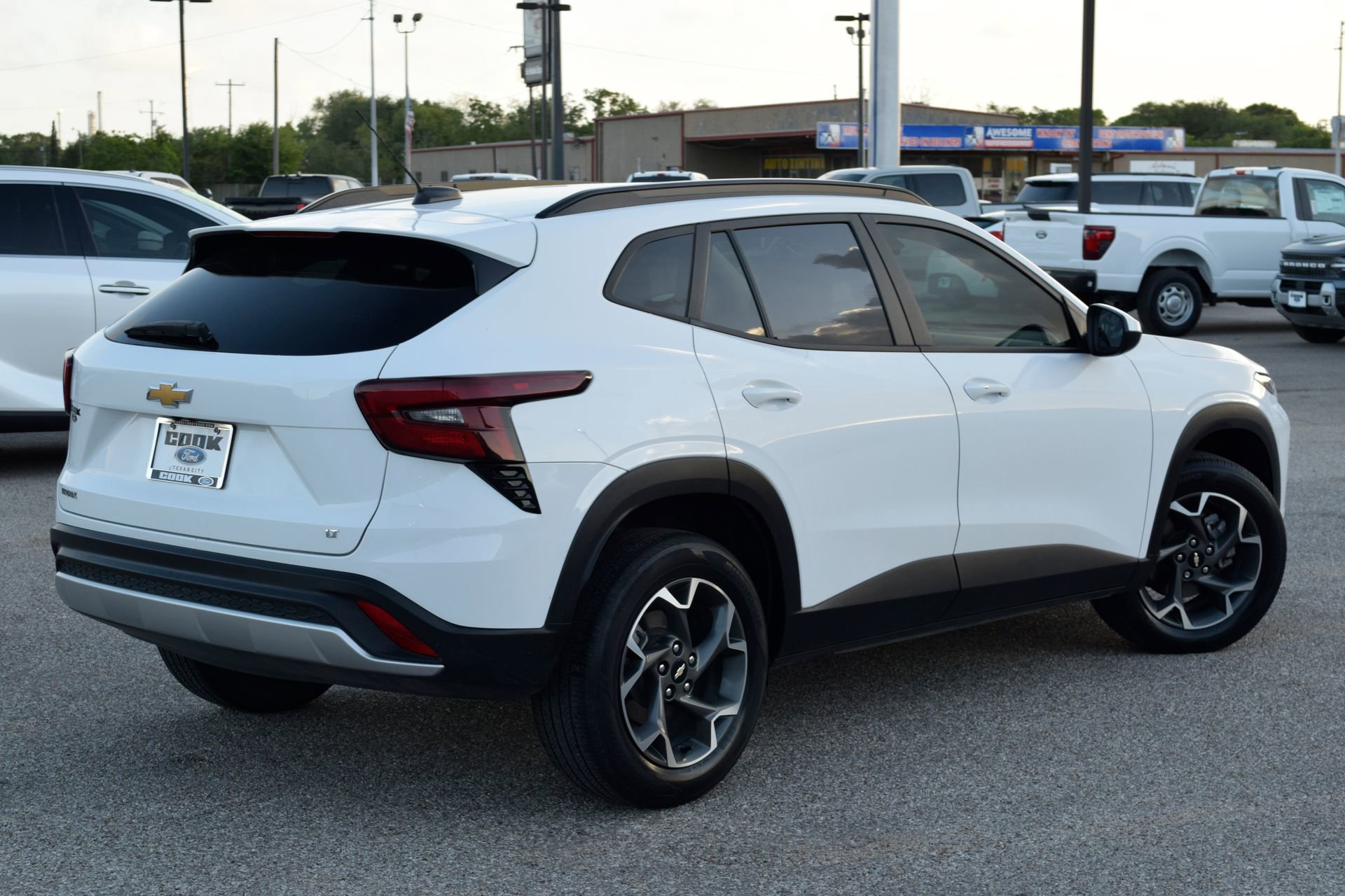 Used 2024 Chevrolet Trax LT w/ Sunroof Package image 6