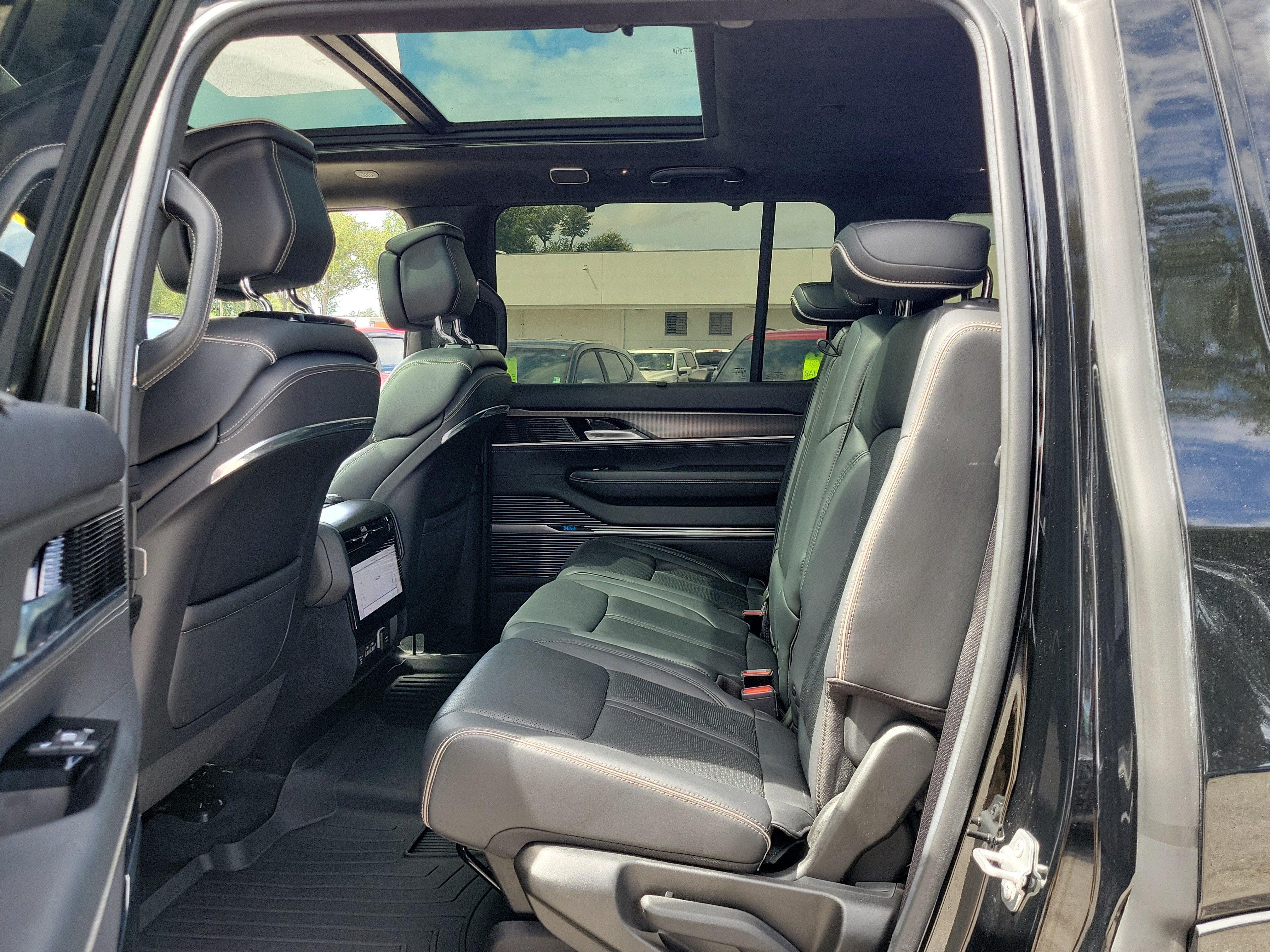 Used 2023 Jeep Grand Wagoneer Series II w/ Quick Order Packagew 28T AWD/4WD image 12