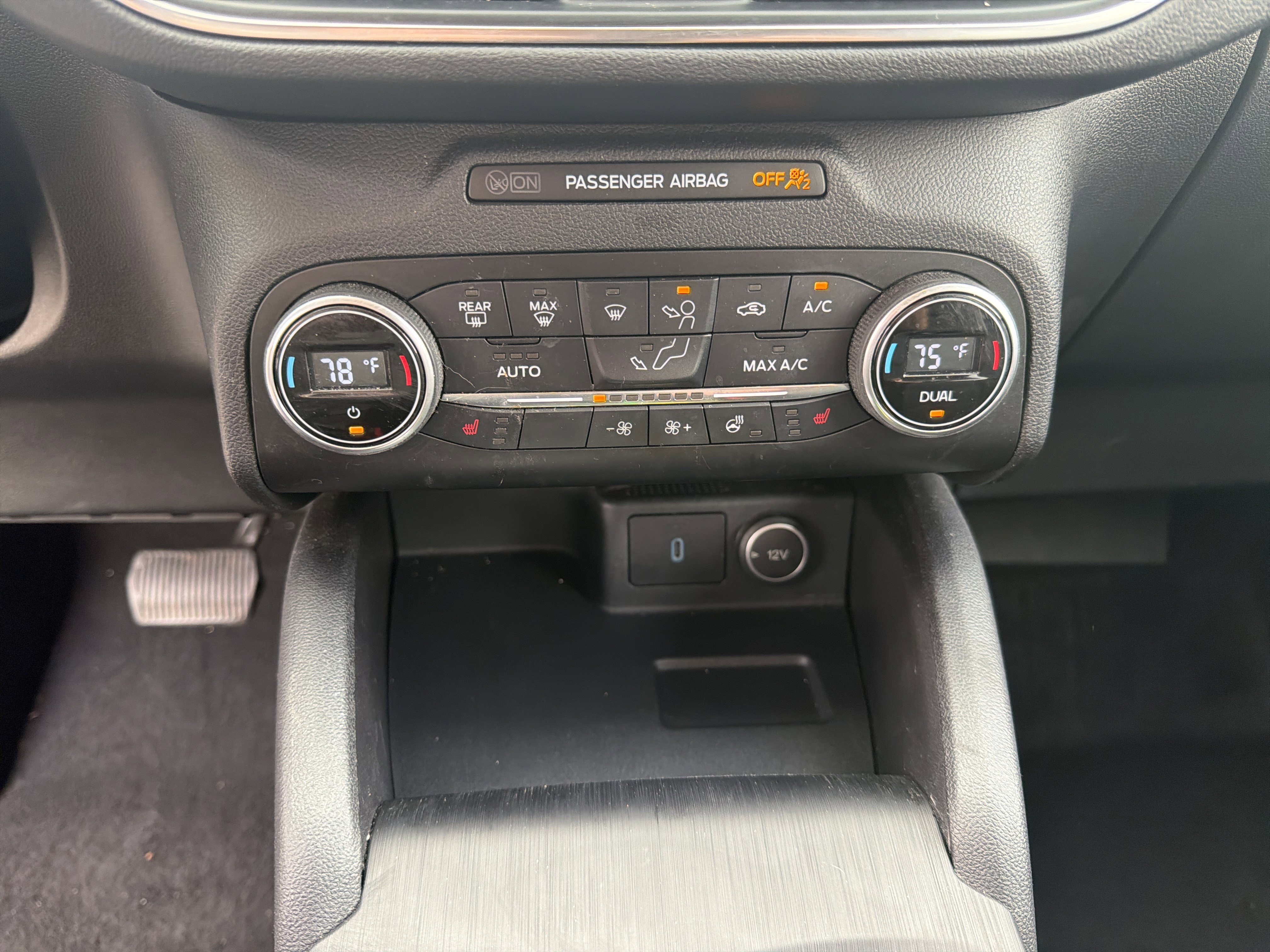 Certified 2020 Ford Escape Titanium AWD/4WD image 38